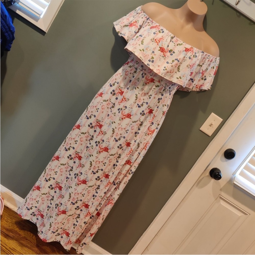 Floral Off-Shoulder Maxi Dress - Picture 3 of 4